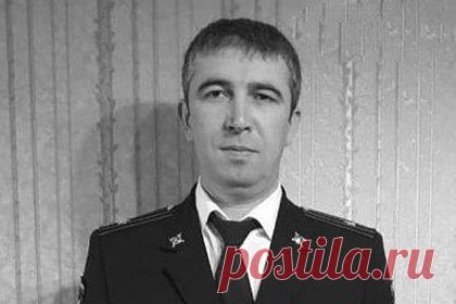 Подполковник МВД России погиб во время катания на квадроцикле в парке. В Северной Осетии во время катания на квадроцикле погиб начальник оперативно-розыскной части управления собственной безопасности МВД России по республике подполковник Руслан Гогаев. Он решил показаться на квадроцикле в национальном парке Алания в свободное от службы время. Прямо перед въездом он врезался в шлагбаум.