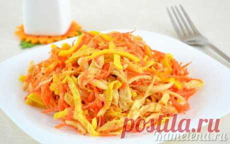 Куриный салат с омлетной лентой