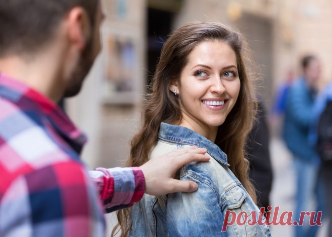 Комплименты девушке про голос: что сказать, примеры Попробуйте сказать комплимент девушке про голос, и она тут же растает. Поверьте, большинство мужчин замечают абсолютно все: цвет глаз, красивую фигуру и