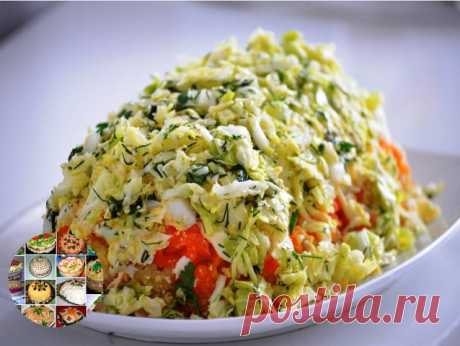 САЛАТ "КУРИЦА В ПЕРЬЯХ"

Что нужно:

Капуста — 200-300 гр.
Отварное куриное мясо — 300 гр.
Сметана -- 1 стакан 
Морковь вареная — 2 шт.
Картофель отварной в мундире — 4 шт.
Сыр твердый — 100 гр.

Как готовить:

1-й слой: куриное мясо порезать небольшими кубиками, смазать сметаной.
2-й слой: картофель натереть на крупной терке, смазать сметаной.
3-й слой: капусту тонко нашинковать, посолить, помять, смазать сметаной.
4-й слой: морковь натереть на мелкой терке, смазать смета...