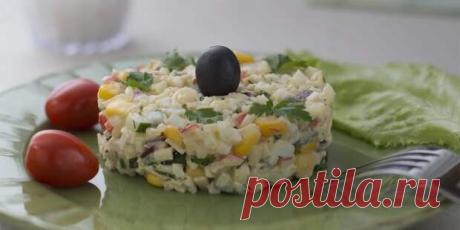 10 интересных салатов с рисом - Будет вкусно - 31 марта - 43407929929 - Медиаплатформа МирТесен Вкусные сочетания с крабовыми палочками, кукурузой, тунцом, курицей, огурцами, сыром, орехами и не только. 3 важных момента В ингредиентах указан вес сухого риса. Чтобы сварить его правильно, воспользуйтесь советами из этой статьи. Перед приготовлением салата рис нужно остудить. Майонез можно - 31 марта - 43407929929 - Медиаплатформа МирТесен