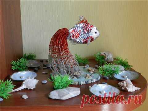 Золотая рыбка из бисера и пайеток