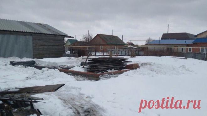 Новый объект в поселке Еткуль. Баня 4.3х6.3 и плюс терраса. Фундамент хозяева тоже подготовили с прошлого года. Сейчас доложим еще один ряд кирпича и сделаем бетонную чашку.
Наш сайт http://chel.beribanyu.ru/ и Ваша-баня.рф 
Наша группа в ВК: https://vk.com/beribanyu74 
Мы в однокласcниках: https://ok.ru/profile/588168110102 
Наш инстаграм: https://www.instagram.com/jivaya_russkaya_banya/