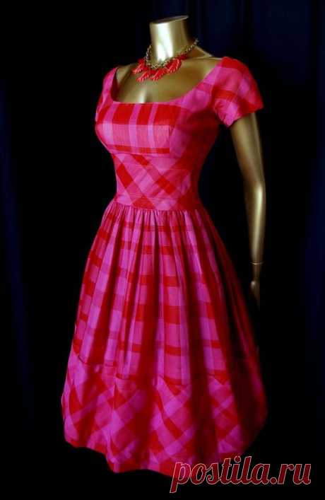 30 PERCENT OFF FOR 5 DAYS ONLY... Cherry's date night... Vintage 50's Red and Pink Madras SAKS FIFTH AVENUE Party Dress   Скромно и красиво