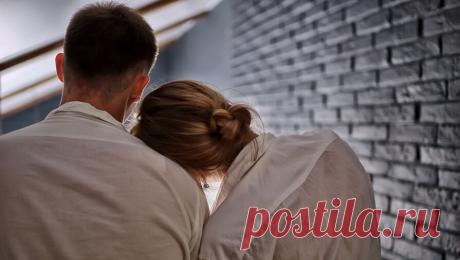 Психолог объяснила, почему мужчины стали реже изменять женам. Психолог Анна Комлова заявила, что тренд на супружеские измены постепенно снижается. Об этом он рассказал в эфире радиостанции &quot;Говорит Москва&quot;. Еще десять лет назад женатых мужчин без любовниц многие принимали за ...