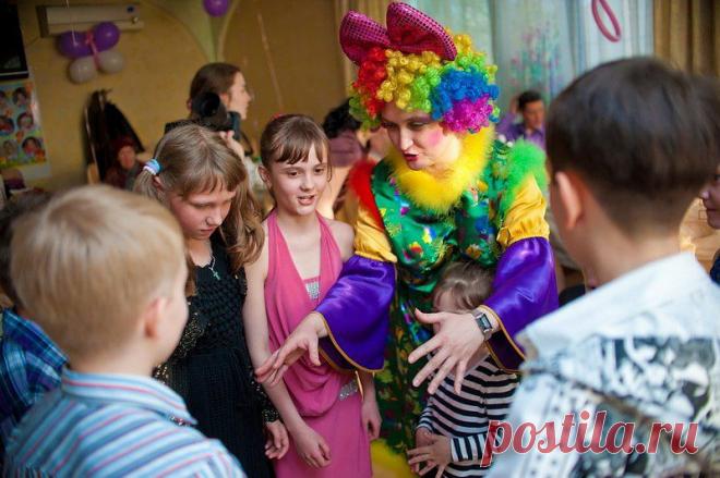 Профессиональные актеры и аниматоры  от www.Pozitiv-studio.kz, организуют и проведут для ваших детей незабываемое торжество. Мы работаем без выходных. Звоните 328-13-05, +7 701 718 44 41