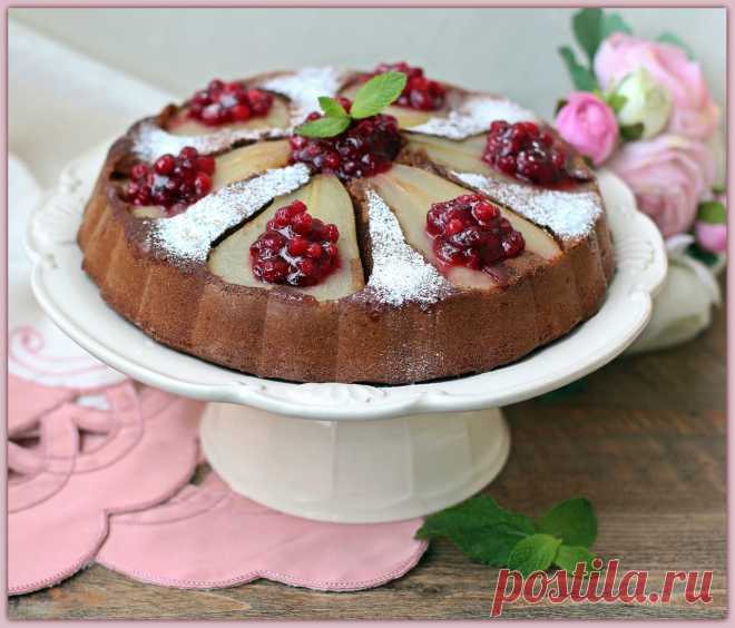 Шоколадный пирог с грушами и брусникой | Русская кухня
