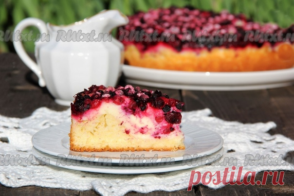 Пирог с творогом и замороженными ягодами от nichka

Предлагаю рецепт вкусного пирога с творогом и замороженными ягодами. Ягодки можно взять любые: вишню, чёрную или красную смородину, клюкву или бруснику (я сделала ягодное ассорти). Творожок подойдёт любой жирности, даже сухой с крупинками. Пирог получается просто потрясающим, высоким и красивым, а главное - нежным и вкусным.
Для приготовления пирога с творогом и замороженными ягодами нам потребуется:
Для теста:
мука - 250...