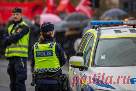 В Швеции задержали россиянку по подозрению в шпионаже. В Швеции полиция Гетеборга задержала по подозрению в промышленном шпионаже российскую гражданку, работавшую на нефтеперерабатывающем заводе Preem. «Следствие находится на ранней стадии, и в силу конфиденциальности расследования мы ничего не можем сказать», — отметила пресс-секретарь окружной полиции Каролина Карлссон.