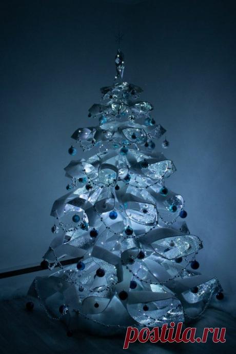 Новогодняя ёлка из светоотражающей пеноизоляции