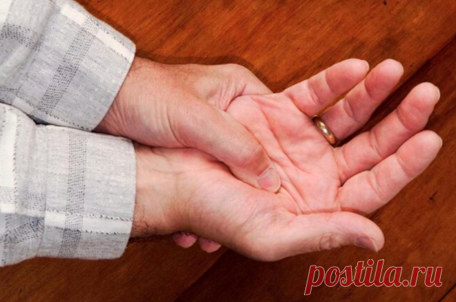 Если немеют руки, вам не хватает витамина В12. Как это исправить