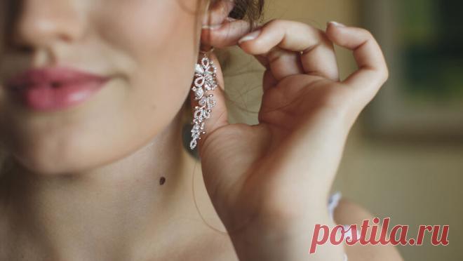 Россияне стали чаще страховать свои украшения. В России растет интерес к страхованию ювелирных украшений, однако пока эта практика остается редкой. Это показало исследование SOKOLOV и "АльфаСтрахование", с результатами которого ознакомилась "Газета.Ru". Каждый ...