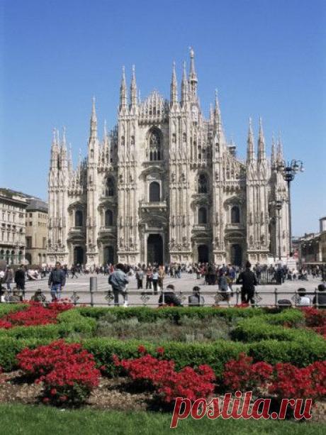 Piazza Del Duomo, Milan, Italy
