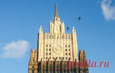 РФ предостерегает страны от работы с такими организациями, как Британский совет. Официальный представитель МИД России Мария Захарова отметила, что Британский совет задействуют спецслужбы Великобритании в операциях, направленных на подрыв суверенитета стран