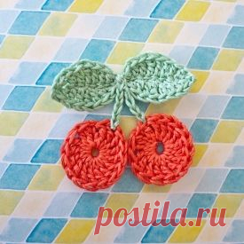 Free crochet cherry pattern. To put on crochet hangars? | Crochet Bracelet