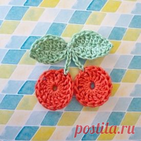Free crochet cherry pattern. To put on crochet hangars? | Crochet Bracelet