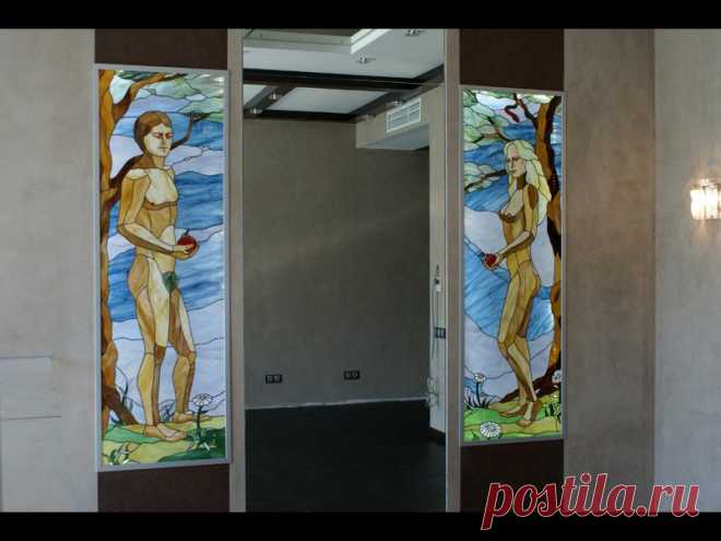 Витражный диптих "Адам и Ева" по бокам дверного проёма с подсветкой -> Витраж Тиффани -> Витражи фото. Студия Художественные витражи Ирида