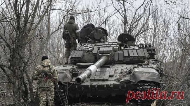 Экипаж Т-72 выдержал 24 удара дронами при разминировании, рассказал боец