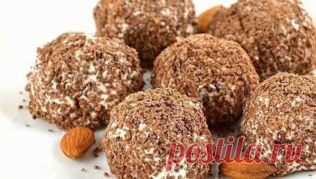 Творожное пирожное Вкусный нежный десерт из творога. Ингредиенты: 200 г творога 100 г молочного шоколада (или черного) 1 ст.л. сметаны 1 ст.л. меда (или сахара) несколько фиников несколько ядер миндаля Очень нежное вкусное пирожное из творога, особенно понравятся детям, да и взрослые тоже не откажутся от такого десерта. К приготовлению можно активно привлекать детей, им должно понравиться такое творчество. Вместо шоколада для обсыпки можно использовать измельченное печенье, кокосовую стружку.…