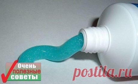 ЗУБНАЯ МЯТНАЯ ПАСТА В БАЧКЕ УНИТАЗА
Берем небольшой тюбик самой обычной, дешевой зубной пасты, протыкаем в нескольких местах, закладываем в бачок. Паста постепенно вымывается, и при смыве получается чудесная мятная вода. Выходит гораздо дешевле, чем покупать специальный освежитель.
● Чтобы не потерять эту информацию, жмите Класс! и Поделиться