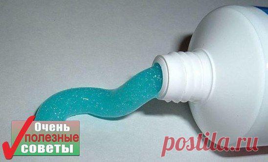 ЗУБНАЯ МЯТНАЯ ПАСТА В БАЧКЕ УНИТАЗА
Берем небольшой тюбик самой обычной, дешевой зубной пасты, протыкаем в нескольких местах, закладываем в бачок. Паста постепенно вымывается, и при смыве получается чудесная мятная вода. Выходит гораздо дешевле, чем покупать специальный освежитель.
● Чтобы не потерять эту информацию, жмите Класс! и Поделиться