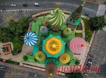 Сердце России. Собор Василия Блаженного на Красной площади в Москве. Вид сверху.