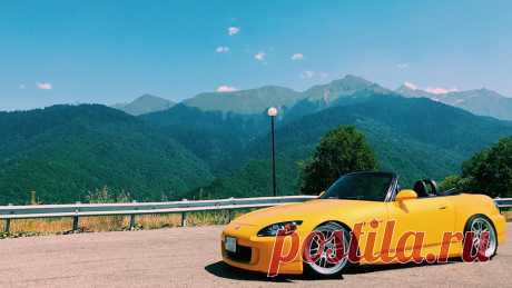Honda S2000 AP2 05' Давно для себя решил что стенсуха, гонка должна быть кабрик, потому что ездишь на ней все равно лишь в солнышко, и только на чистой.
Сразу скажу что никогда не нравилась с2к, случайно увидев обьяву о продаже такой, подкупил цвет, типа прикольно, но по итогу все равно покупать ниче не собирался, смот…