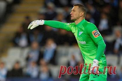 «Зенит» в меньшинстве спасся от поражения в Лиге чемпионов. Петербургский «Зенит» на выезде сыграл вничью со шведским «Мальме» в матче пятого тура группового этапа Лиги чемпионов. Встреча прошла во вторник, 23 ноября, и завершилась со счетом 1:1. Забили полузащитник шведов Сорен Рикс и защитник «Зенита» Ярослав Ракицкий. Артем Дзюба не забил пенальти.