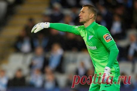 «Зенит» в меньшинстве спасся от поражения в Лиге чемпионов. Петербургский «Зенит» на выезде сыграл вничью со шведским «Мальме» в матче пятого тура группового этапа Лиги чемпионов. Встреча прошла во вторник, 23 ноября, и завершилась со счетом 1:1. Забили полузащитник шведов Сорен Рикс и защитник «Зенита» Ярослав Ракицкий. Артем Дзюба не забил пенальти.