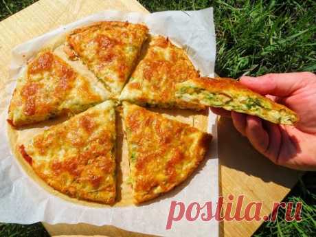 Ждем весенний зеленый лук и готовим заливной пирог с мясом