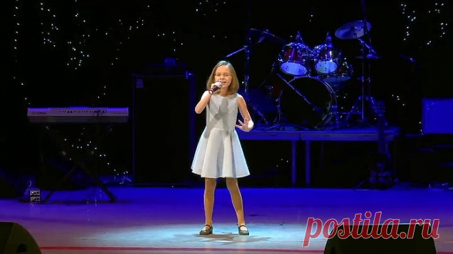 Дай бог чтоб этот ТАЛАНТ не зарыли пугачихи и киркоровы. Пой девочка, радуй