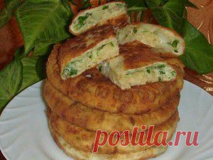 Сырные лепёшки с зелёным луком и яйцом | Рецептик
