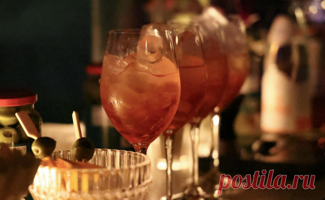 Владелец Aperol попросил запретить его сторонний импорт в Россию. Итальянская компания потребовала запретить импорт Aperol компанией из Ростовской области, поскольку поставляет его сама, хоть и сократила присутствие на рынке. Эксперты допустили, что ответчик сможет «открыть ящик Пандоры»