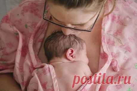 Почему надо быстрее вставать после родов: проблема тромбообразования. Что надо знать молодой маме про послеродовые выделения: нормальные объёмы лохий и размеры сгустков и признаки опасности.