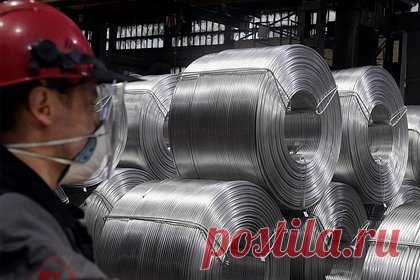 Назван объем промпроизводства в России. Объем промышленного производства в России в сентябре снизился на 3,1 процента по сравнению с сентябрем прошлого года. За январь-сентябрь показатель вырос на 0,4 процента в годовом выражении. Названы и другие цифры. Так, добыча полезных ископаемых в сентябре снизилась на 1,8 процента в годовом выражении.