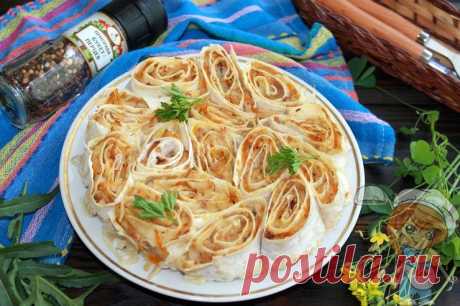 Пирог без замеса с капустой и грибами: вкусно, быстро и оригинально! - Пошаговые фото рецепты без дрожжей, без муки, без мяса, без масла, без яиц Пирог без замеса с капустой и грибами приготовим из лаваша и запечем в яично-молочной заливке. Выйдет красиво, вкусно и аппетитно. Симпатичные розочки с хрустящим верхом и сочным основанием очень хороши.
