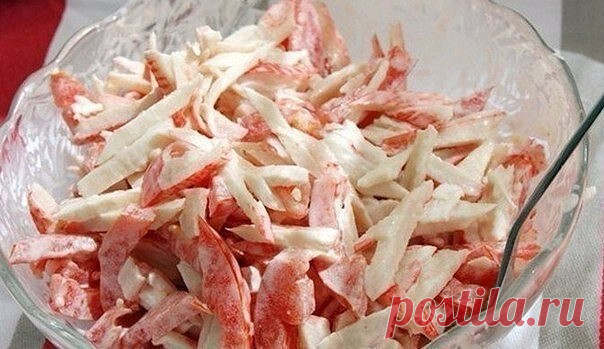 ТОП-10 САМЫХ БЫСТРЫХ САЛАТОВ! ГОТОВЯТСЯ ЗА 10 МИНУТ!
1. Салатик из крабовых палочек с помидорами

Продукты:
- Крабовые палочки - 150 гр.
- Помидор - 1 шт.
- Чеснок - 1зубчик.
- Сыр твердый
- Майонез - 20 гр.

Приготовление:
*Крабовые палочки порезать наискосок соломкой,
*Помидор порезать соломкой, (лишнюю жидкость можно слить)
*Сыр потереть на крупной терке.
*Выдавить чеснок.
*Заправить майонезом.
Приятного аппетита!

2. Салат Леди - очень вкусно и мега быстро

Ингредиенты...