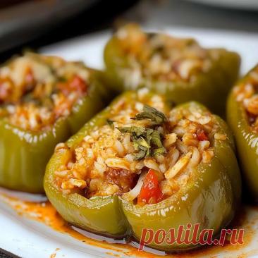 Gefüllte Paprika nach türkischer Art: Ein Unglaubliches Ultimatives Rezept für 4 Personen - Gourmet Kuche Gefüllte Paprika nach türkischer Art sind eine exquisite Delikatesse, die das Herz jeder kulinarischen Reise erobert. Diese farbenfrohen und duftenden