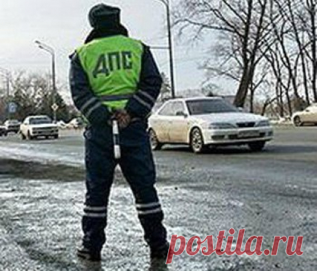 Самые популярные «подставы» российских гаишников и как от них защититься • Развод за непристегнутый ремень Что делать? Когда придраться уж совсем не к чему, может быть пущен в ход последний довод: «Вы не пристегнуты ремнем безопасности». На это есть резонный ответ: «Ремнем безопасности необходимо пользоваться при движении, а моя машина стоит. Я отстегнулся только что, пока Вы шли ко мне, и сделал это для того, чтобы достать документы. В остановившейся машине и водитель, и пассажир не обязаны…