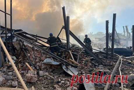 Власти Кривого Рога подтвердили сообщения о взрыве. Мэр Кривого Рога Днепропетровской области Александр Вилкул подтвердил сообщения о взрыве в городе. «По взрыву, что слышали. Без подробностей, но все нормально», — сказано в публикации. Ранее о взрыве в Кривом Роге сообщило украинское издание «Зеркало недели». Местных жителей призывали оставаться в укрытии.