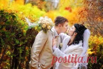 Свадьба осенью: оформление, приметы, пригласительные, фотосессия Преимущества проведения свадьбы осенью, оформление зала и кортежа, выбор платья невесты и костюма жениха. Приметы на каждый месяц, идеи пригласительных, свадебная фотосессия осенью.