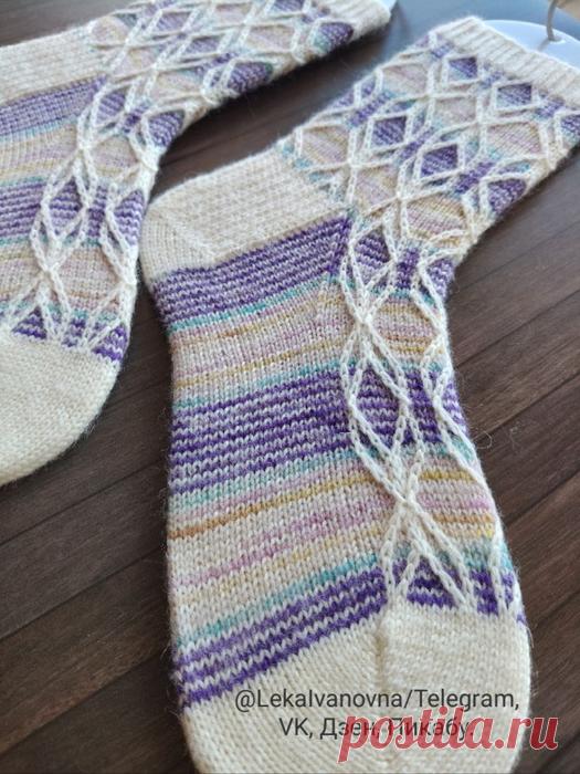 Вязаные носочки и схемы к ним.