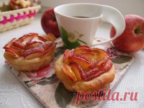 Творожные корзиночки с яблоками Ингредиенты:Творог — 200 гМасло сливочное — 100 гСахар — 100 гМука — 200 гЯйцо — 1 шт.Сода — 1 ч. л.Соль — 1 щепоткаЯблоки — 2 шт.Корица — 1 ч. л.Сахарная пудра — по вкусуПриготовление:1. Смешать творог (лучше 12%), размягченное...