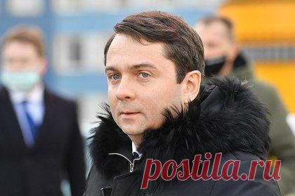 В Мурманске сообщили о тяжелом состоянии пережившего покушение губернатора. Состояние пережившего покушение губернатора Мурманской области Андрея Чибиса остается тяжелым, сообщил глава регионального Минздрава Дмитрий Панычев. 4 апреля житель города Апатиты Александр Быданов воткнул нож в живот главы региона во время встречи Чибиса с местными жителями.