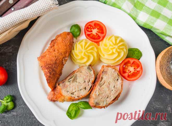 Фаршированные окорочка с грибами на Вкусном Блоге Апдейт фото к рецепту от 01.12.2009. Блюдо это несколько хлопотное но оооочень вкусное. Фаршированные окорочка займут достойное место на вашем праздничном столе – причем как в качестве горячего блюда, так и в качестве холодной закуски – остуженные и нарезанные ломтиками. Я уже практически точно решила включить их в свое новогоднее…