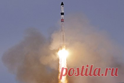 Обозначены сроки высадки российских космонавтов на Луну. Российские космонавты высадятся на Луну в 2031-2040 годы. Соответствующие сроки обозначены в докладе генерального конструктора России по пилотируемым космическим системам и комплексам, генконструктора Ракетно-космической корпорации (РКК) «Энергия», академика Российской академии наук (РАН) Владимира Соловьева.