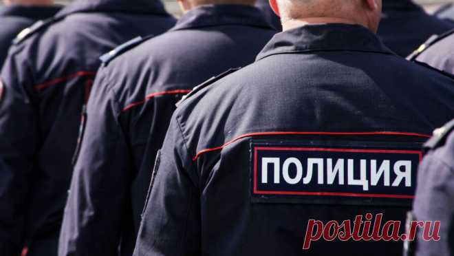 В Воронежской области полицейских заподозрили в использовании рабов в личных целях. В Воронежской области высокопоставленных полицейских проверяют на использование рабов в личных целях. Об этом сообщает Сапа. Служба собственной безопасности МВД по Воронежской области начала проверку после того, как 52-летний житель села ...