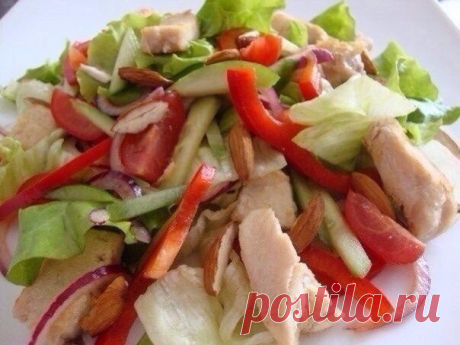 Легкий салат с курицей