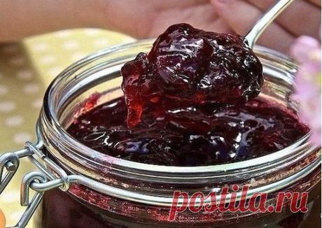ВИШНЯ КОНСЕРВИРОВАННАЯ В ЖЕЛЕ - НЕЖНЕЕ ВАРЕНЬЯ, ягоды совсем как свежие!
Сохрани на стену чтобы не потерять.

Вкусная консервированная вишня в желе. Рекомендую попробовать, нежнее варенья, ягоды на вкус как свежие. Самый лучший вишневый дерет к чаю.
Для этой заготовки, впрочем как и для других, нужно использовать только свежие ягоды. Лучше, конечно если у Вас есть собственный сад, Вы сможете взять только сорванные вишни. 

На 1 кг. вишни.
700 г сахарного песка,
2 ст. л. бы...