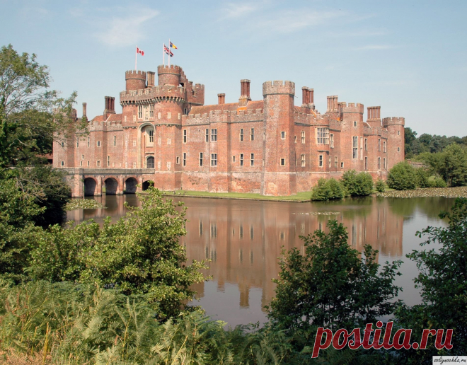 Замок Херстмонсо (англ. Herstmonceux Castle), Истборн, Англия, фото на тему 